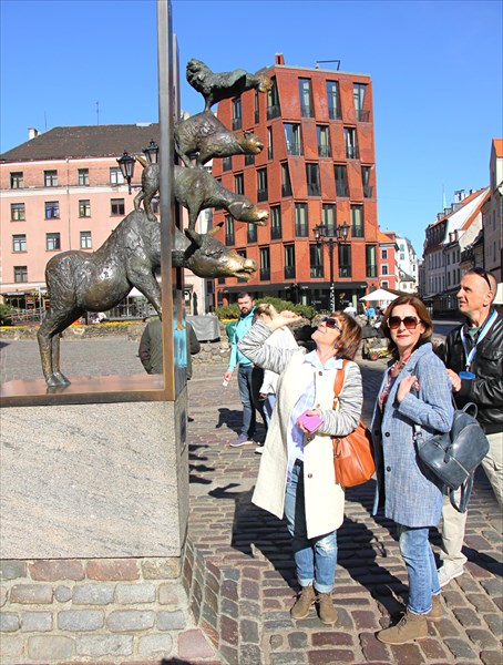 052-Памятник Бременским музыкантам